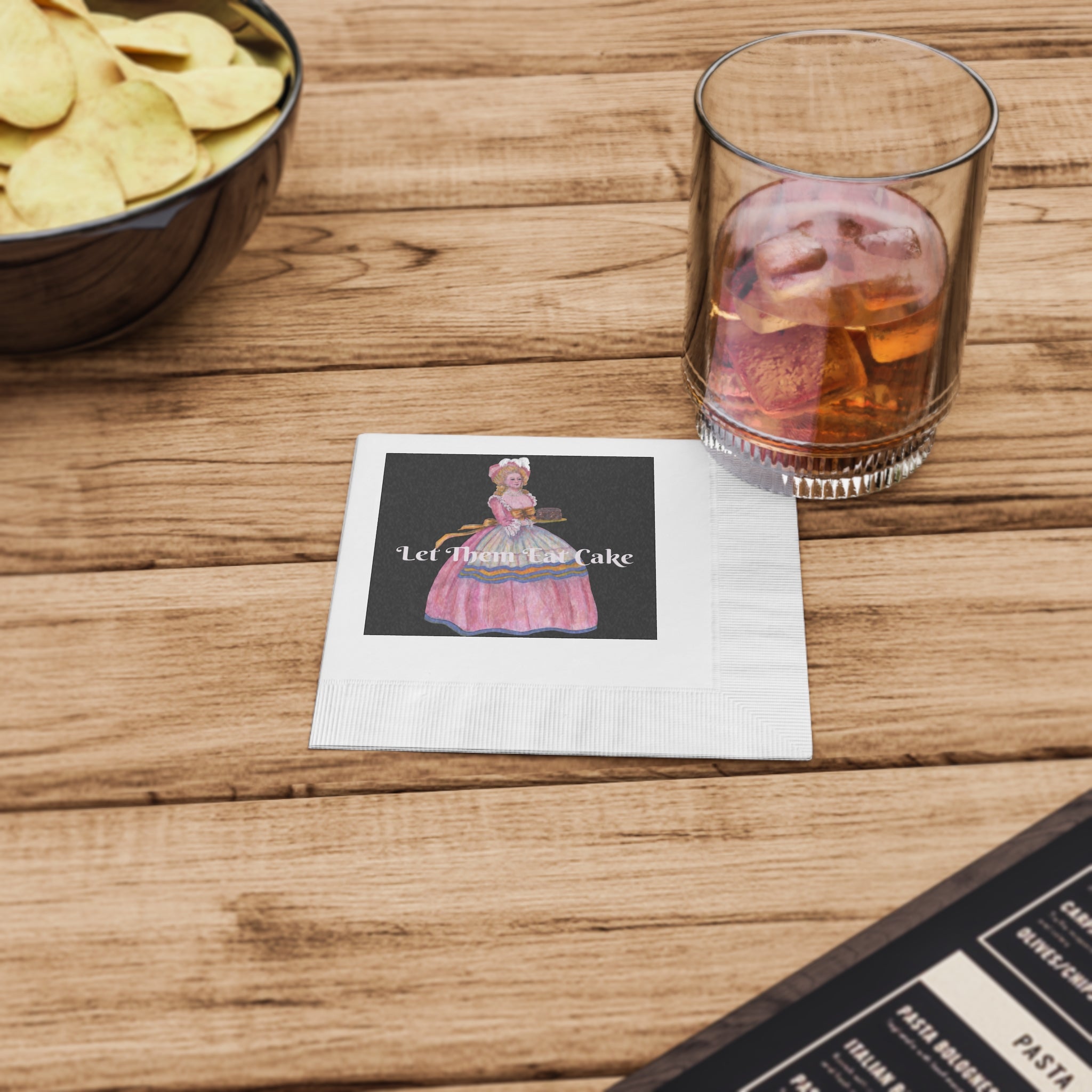 Napkins in Vintage Elegance in 3 ply paper with coined edges in two sizes