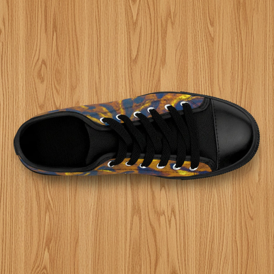 Black and gold design in men's sneaker - black laces - pleather round toe