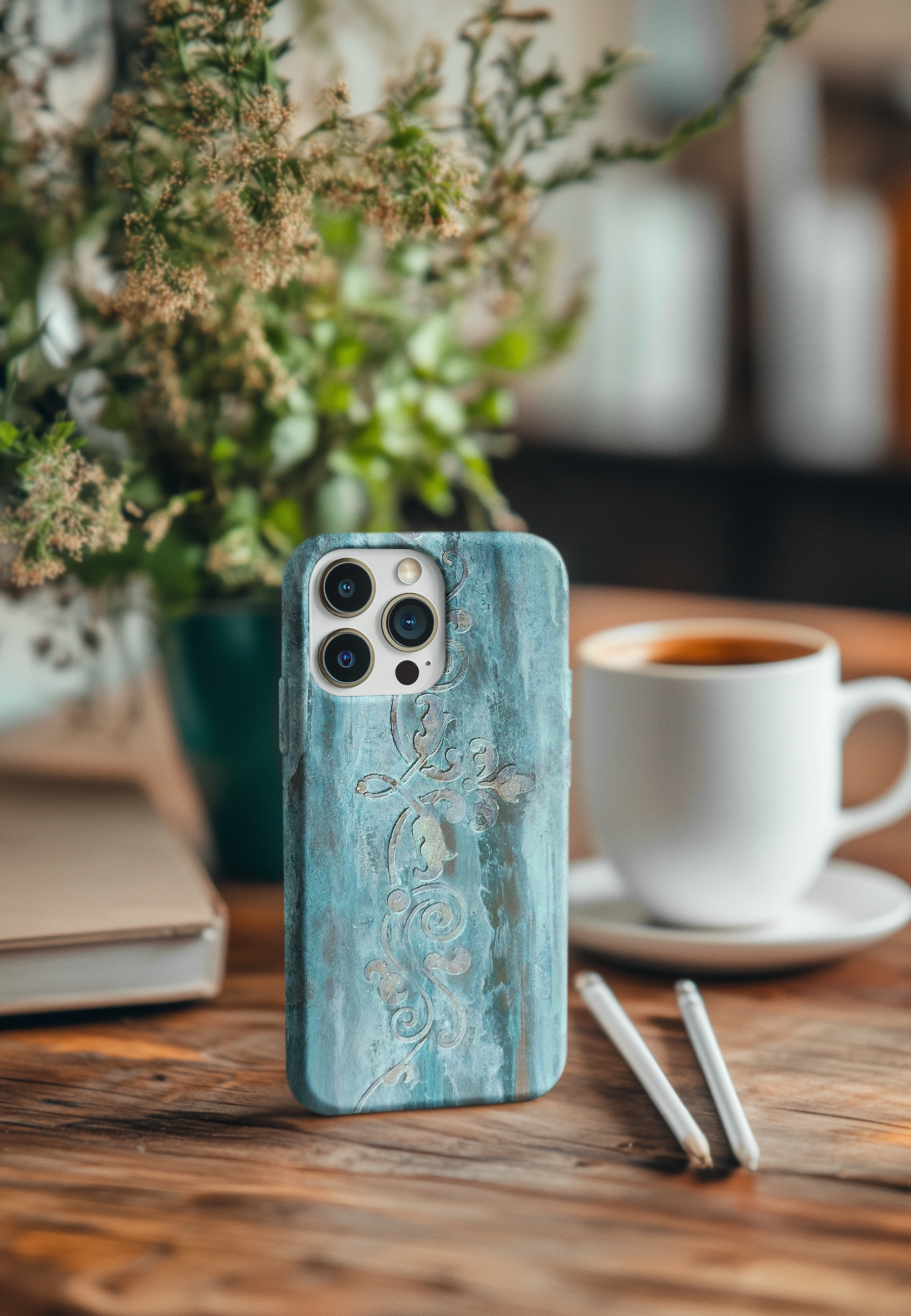 Phone case with scroll design available in matte or glossy finish and very durable