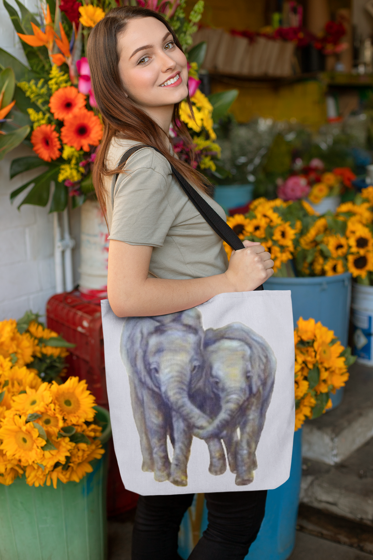 Grey tote bag with an adorable elephant illustration in Polyester canvas