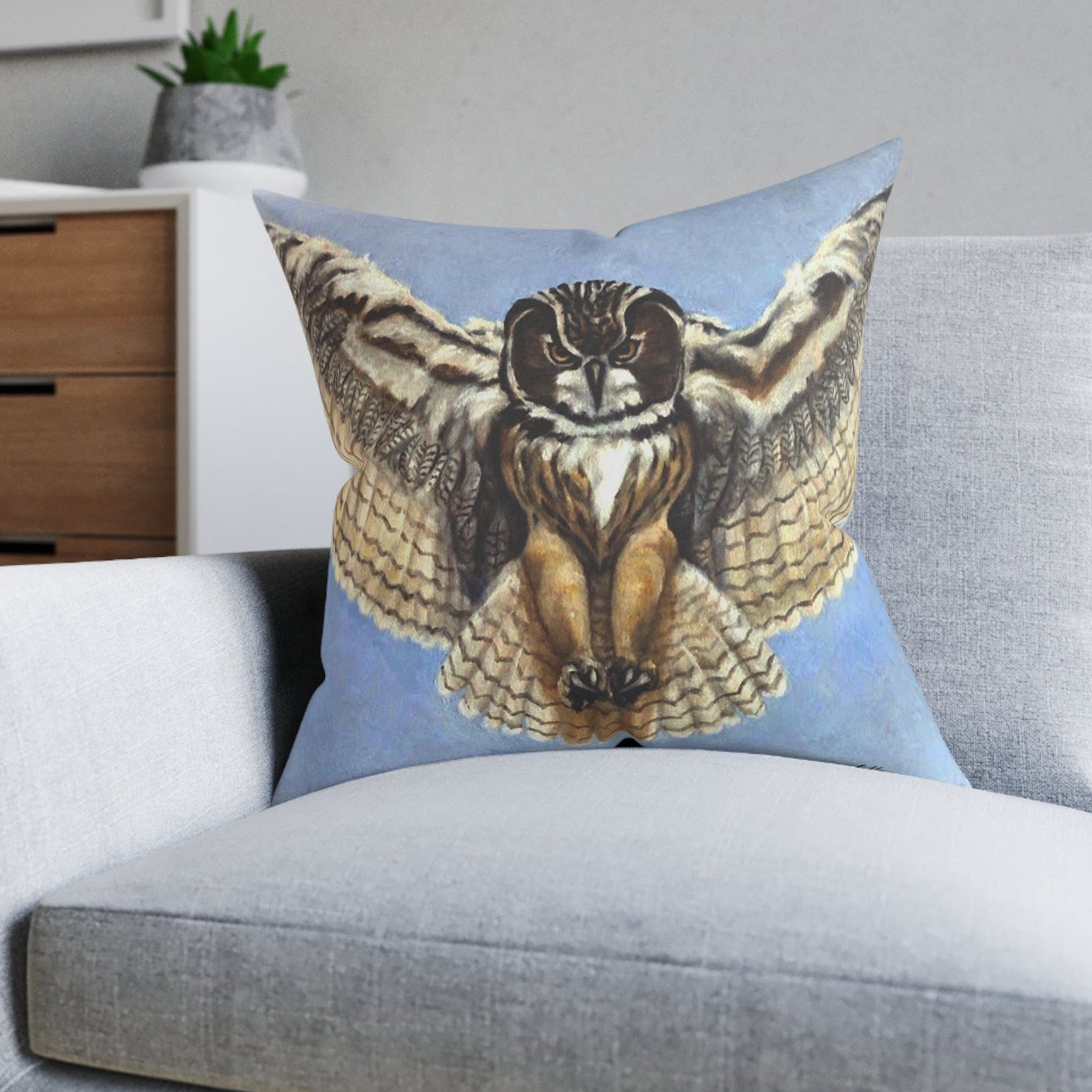 Decorative pillow with an owl design - available in 3 sizes